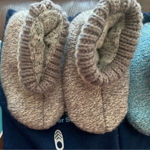 NWT, 2 pair Bombas gripper slippers, still in bag.